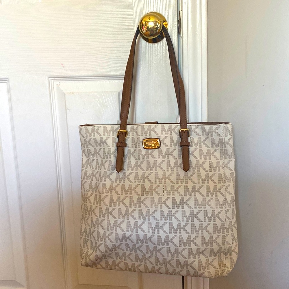 Michael Kors Jet Set Travel Large Tote Signature Logo Vanilla NWT Snap Closure
